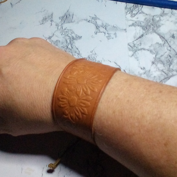 Artisan Hand Crafted Tooled Leather Cuff Bracelet - Picture 1 of 11